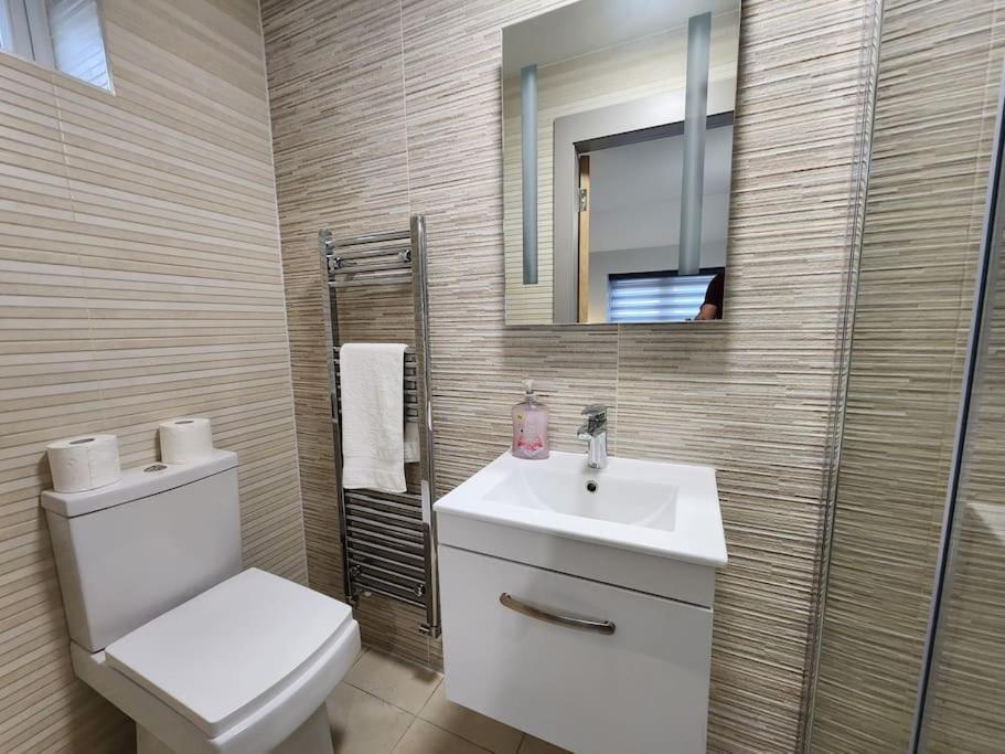 Horizon House, Modern 2-Bedroom Flat 2, Parking, Netflix, Oxford Exterior foto