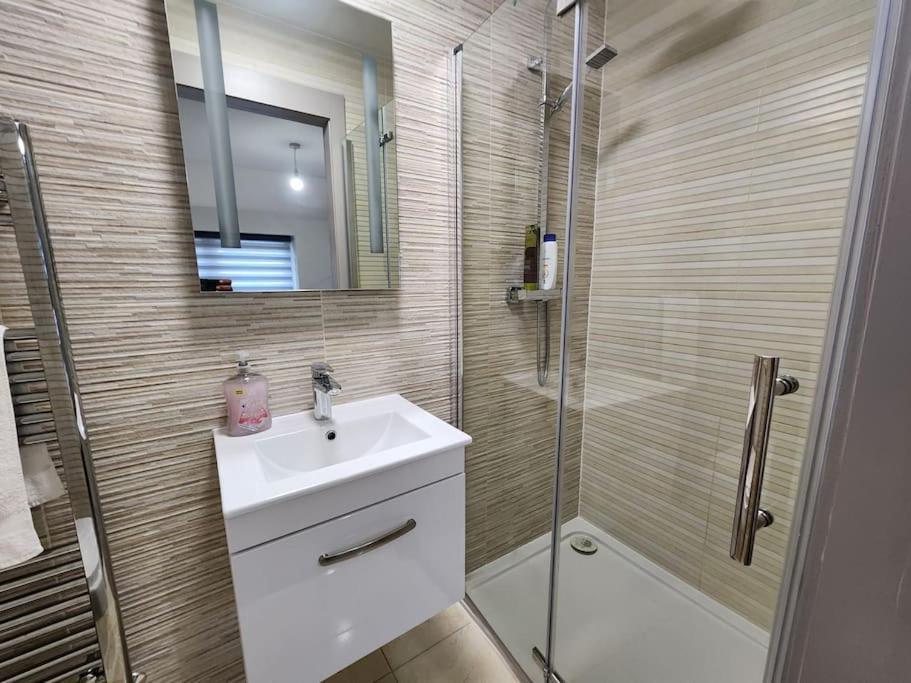 Horizon House, Modern 2-Bedroom Flat 2, Parking, Netflix, Oxford Exterior foto