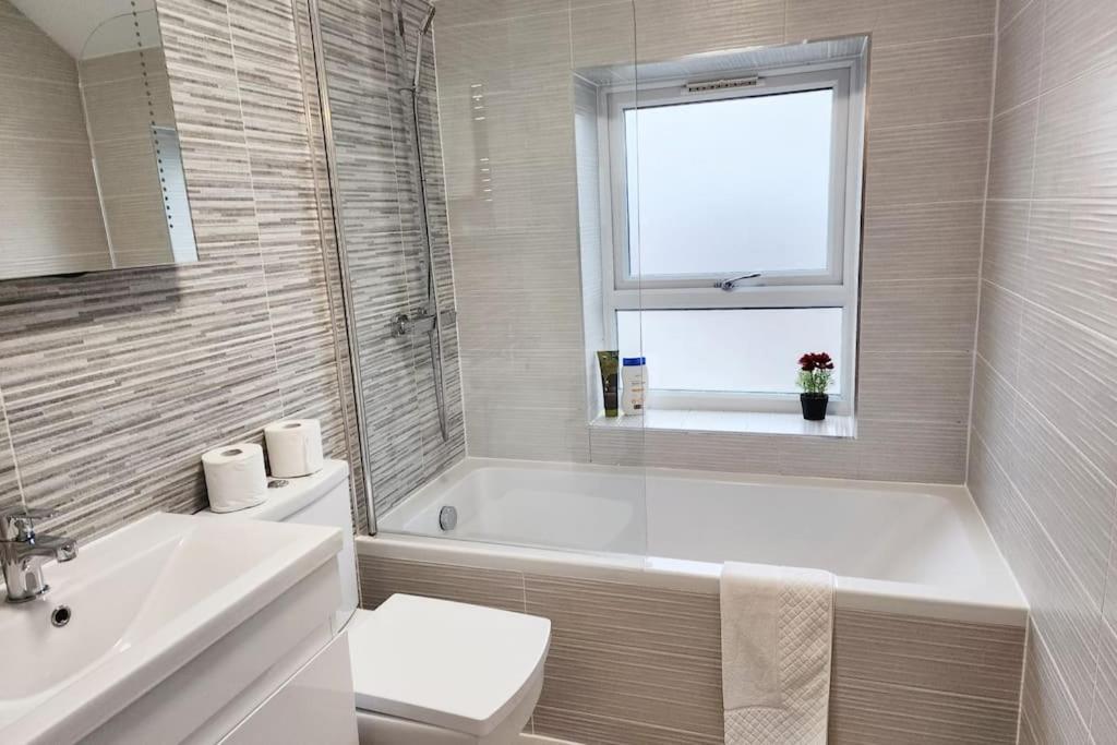Horizon House, Modern 2-Bedroom Flat 2, Parking, Netflix, Oxford Exterior foto
